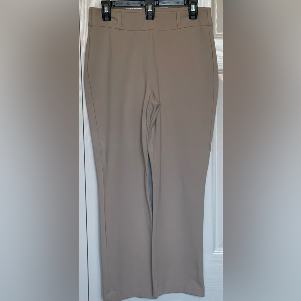 Jones New York brand relaxed khaki pants, great for work!